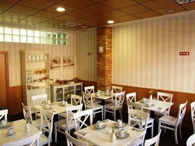 Hotel Villa De Zaragoza Casetas Екстериор снимка