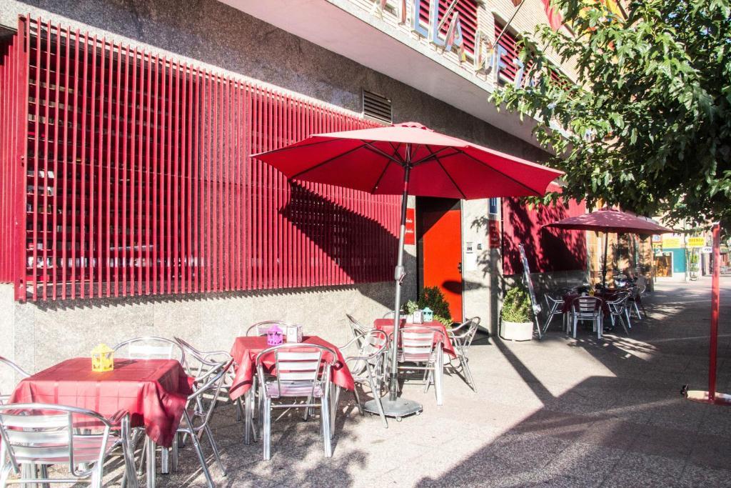 Hotel Villa De Zaragoza Casetas Екстериор снимка