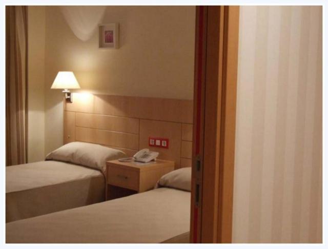 Hotel Villa De Zaragoza Casetas Стая снимка