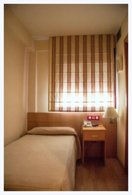 Hotel Villa De Zaragoza Casetas Стая снимка